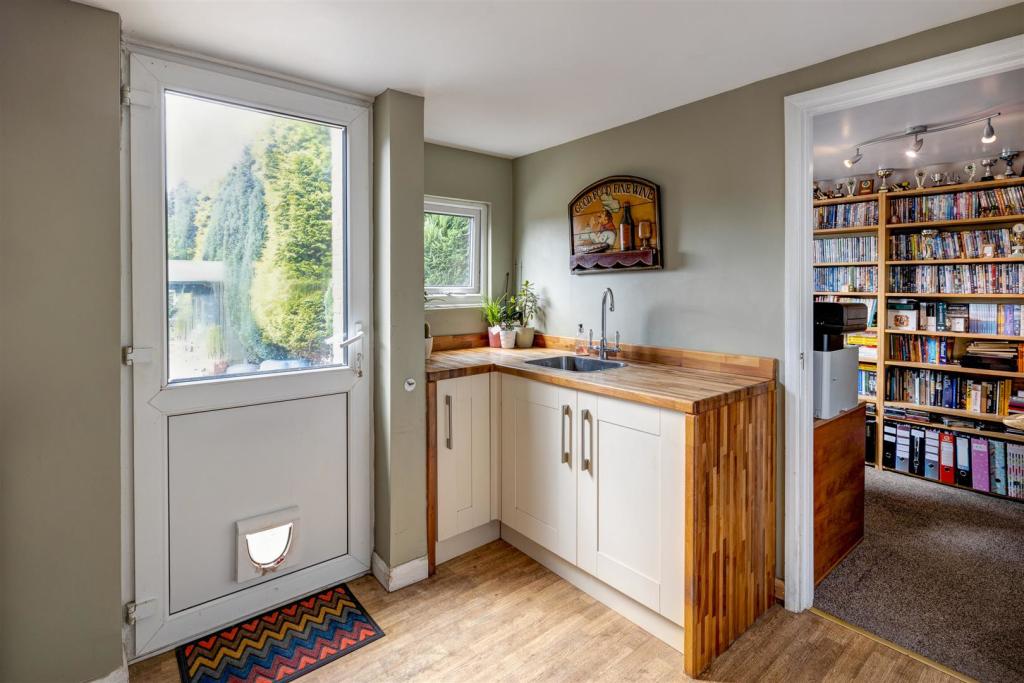 6 bedroom detached house for sale in Station Road, Ibstock, LE67
