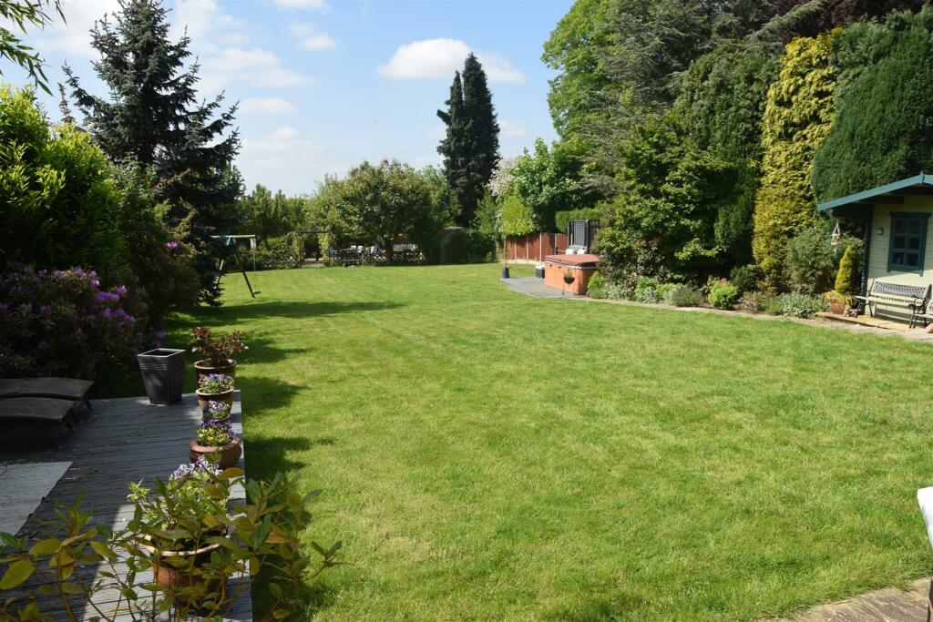 6 bedroom detached house for sale in Station Road, Ibstock, LE67