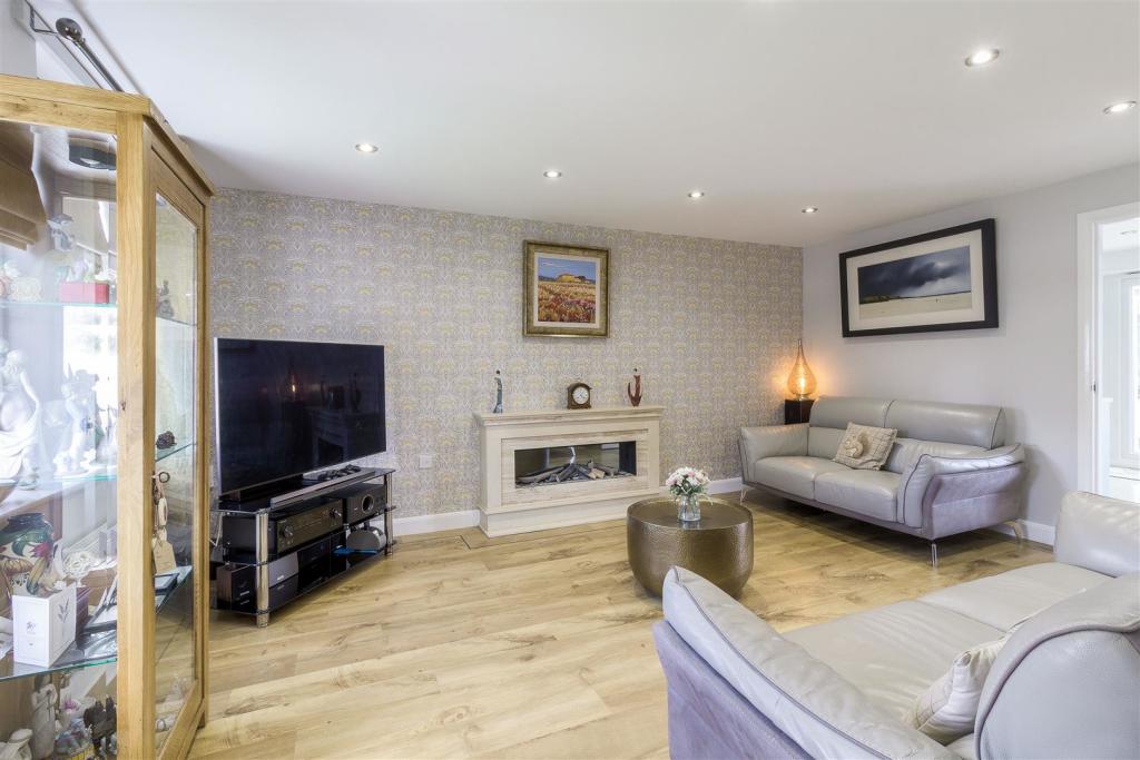 5 bedroom detached house for sale in Dunbar Way, AshbyDeLaZouch, LE65