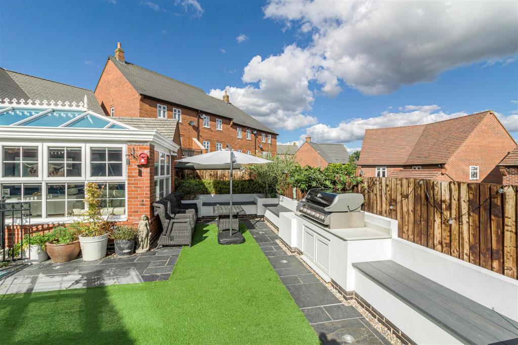 5 bedroom detached house for sale in Dunbar Way, AshbyDeLaZouch, LE65