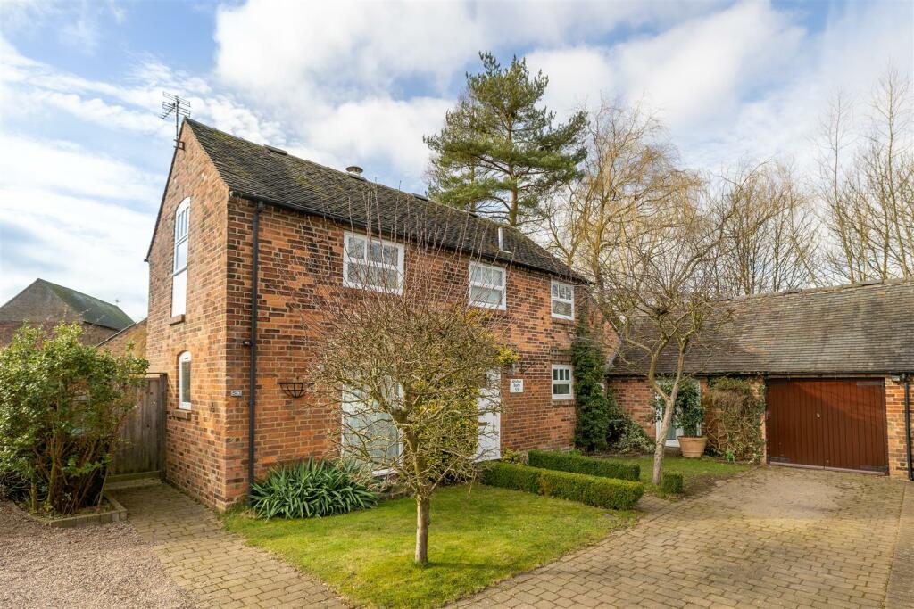 3 bedroom barn conversion for sale in Brook Street, Hartshorne, DE11