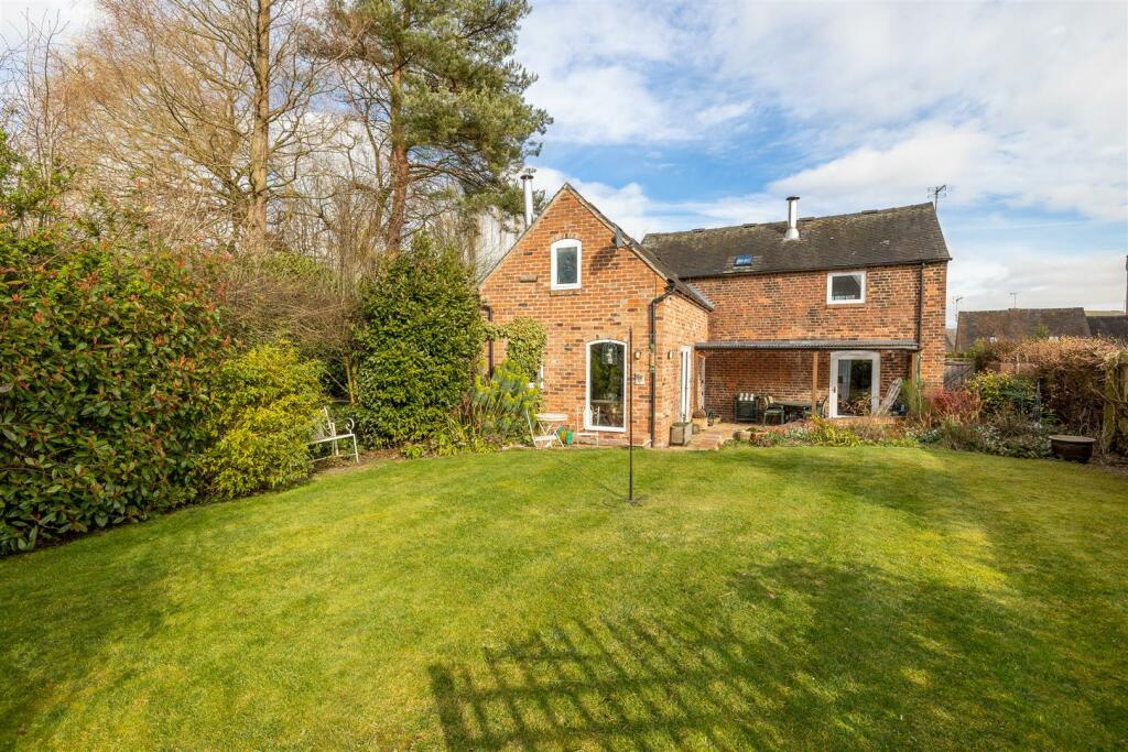 3 bedroom barn conversion for sale in Brook Street, Hartshorne, DE11