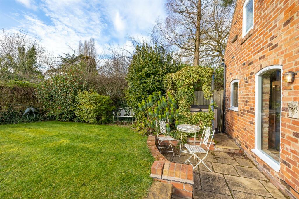 3 bedroom barn conversion for sale in Brook Street, Hartshorne, Swadlincote, DE11