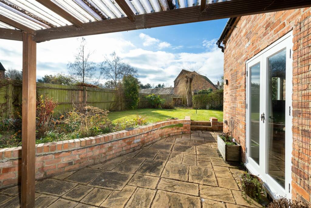 3 bedroom barn conversion for sale in Brook Street, Hartshorne, Swadlincote, DE11