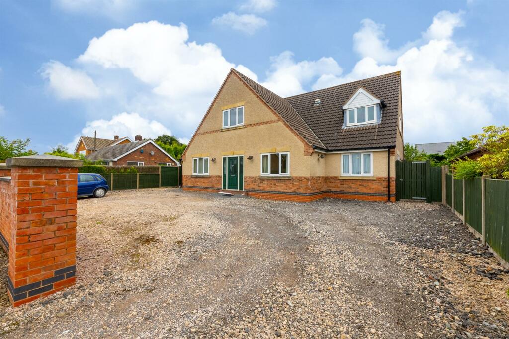 4 bedroom detached house for sale in Brick Kiln Lane, Shepshed, LE12
