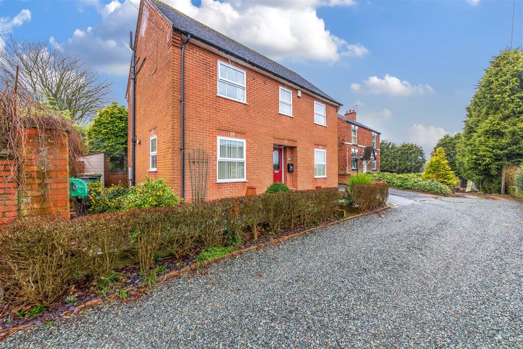 4 bedroom detached house for sale in Main Street, Swannington, LE67