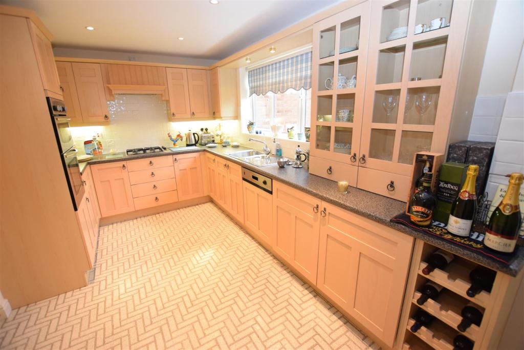 4 bedroom detached house for sale in Fairfax Close, Ashby ...
