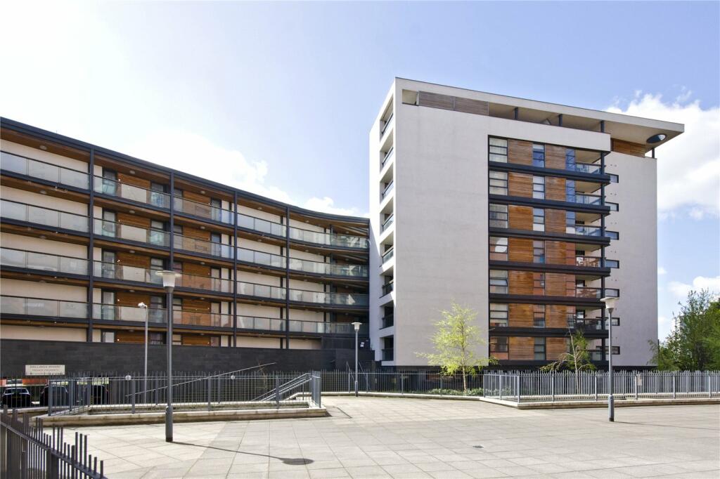 3 bedroom flat for rent in Hallings Wharf Studios, 1 Channelsea Road, Stratford, London, E15