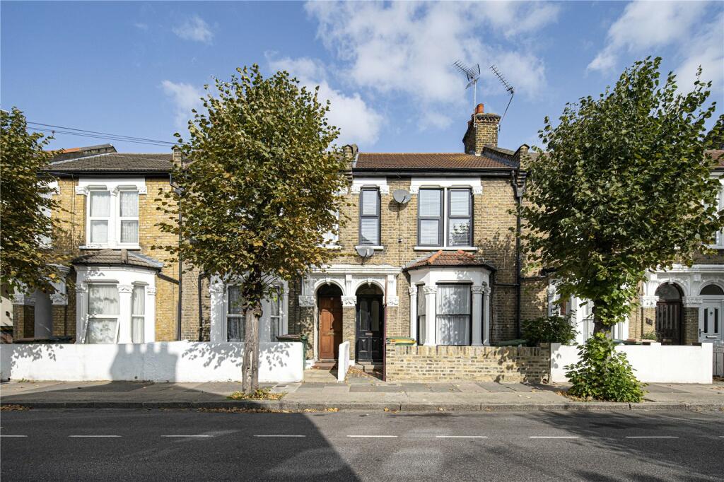 2 bedroom flat for rent in Vaughan Road, Stratford, London, E15