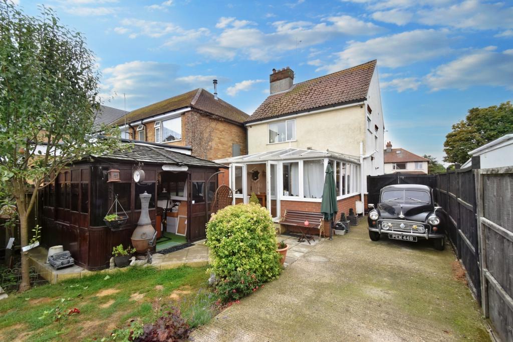 4 bedroom detached house for sale in Winthorpe Avenue, Skegness, PE25