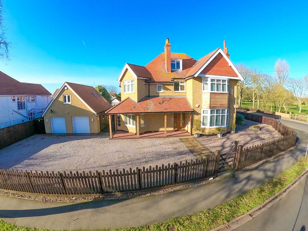 7 bedroom detached house for sale in St. Andrews Drive, Skegness, PE25