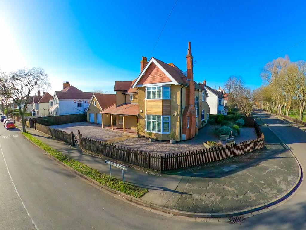 7 bedroom detached house for sale in St. Andrews Drive, Skegness, PE25