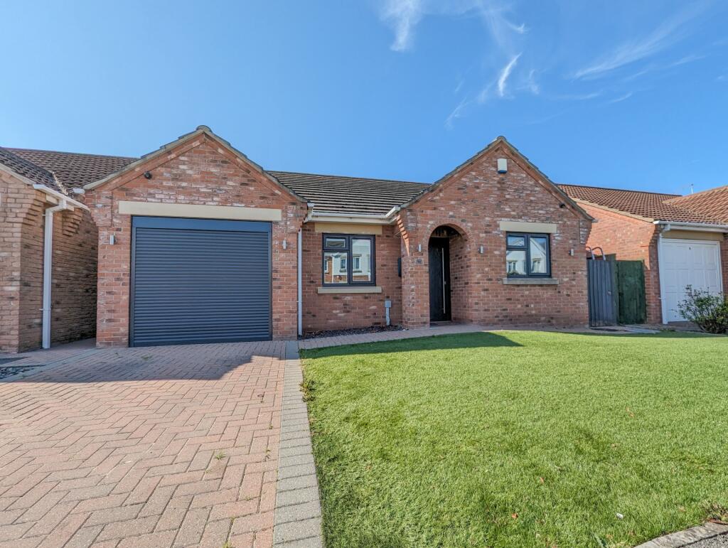 2 bedroom bungalow for sale in Harrow Road, Skegness, PE25