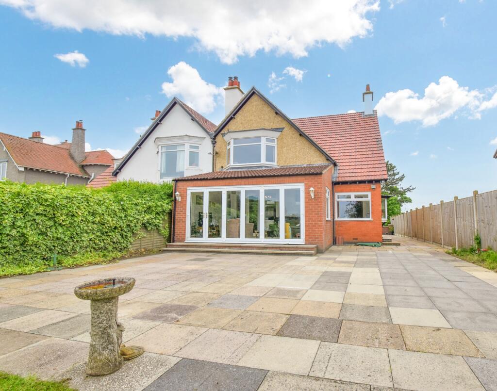 4 bedroom semidetached house for sale in St Andrews Drive, Skegness, PE25