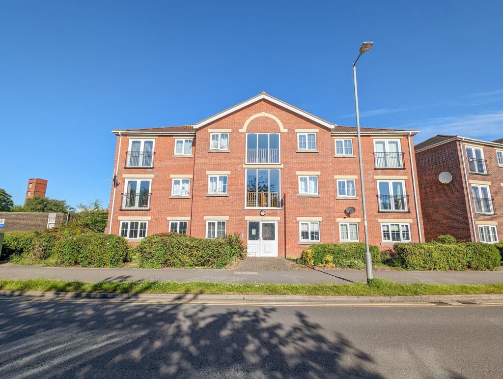 2 bedroom flat for sale in Parliament Close, Skegness, PE25