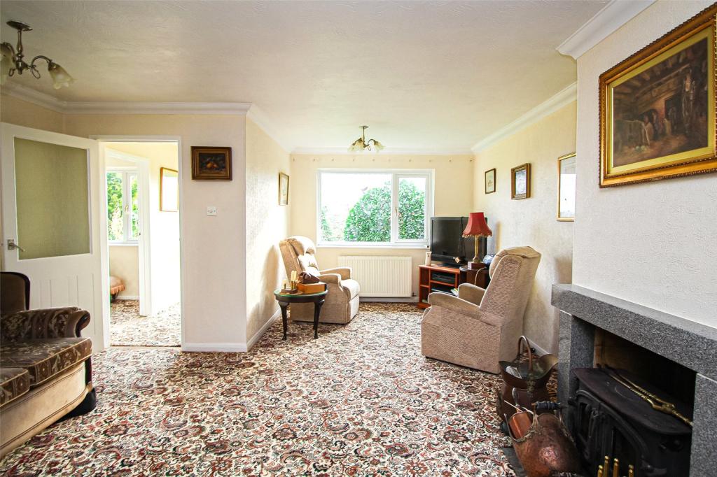 2 bedroom bungalow for sale in Littleham, Bideford, EX39