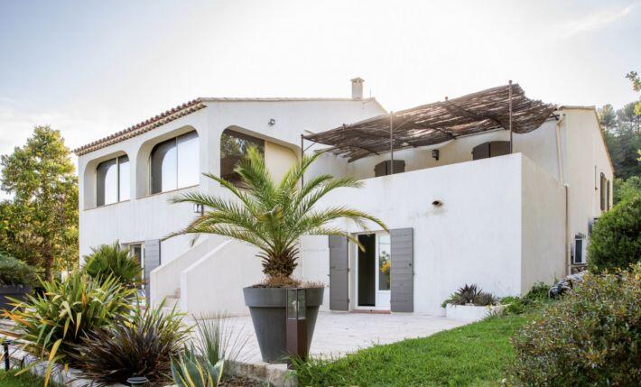 Main image of property: Meyreuil, Bouches-du-Rhone, 13590, France