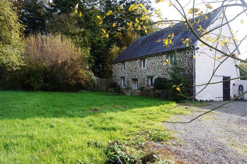 2 bedroom house for sale in Chantrigne, Mayenne, 53300, France