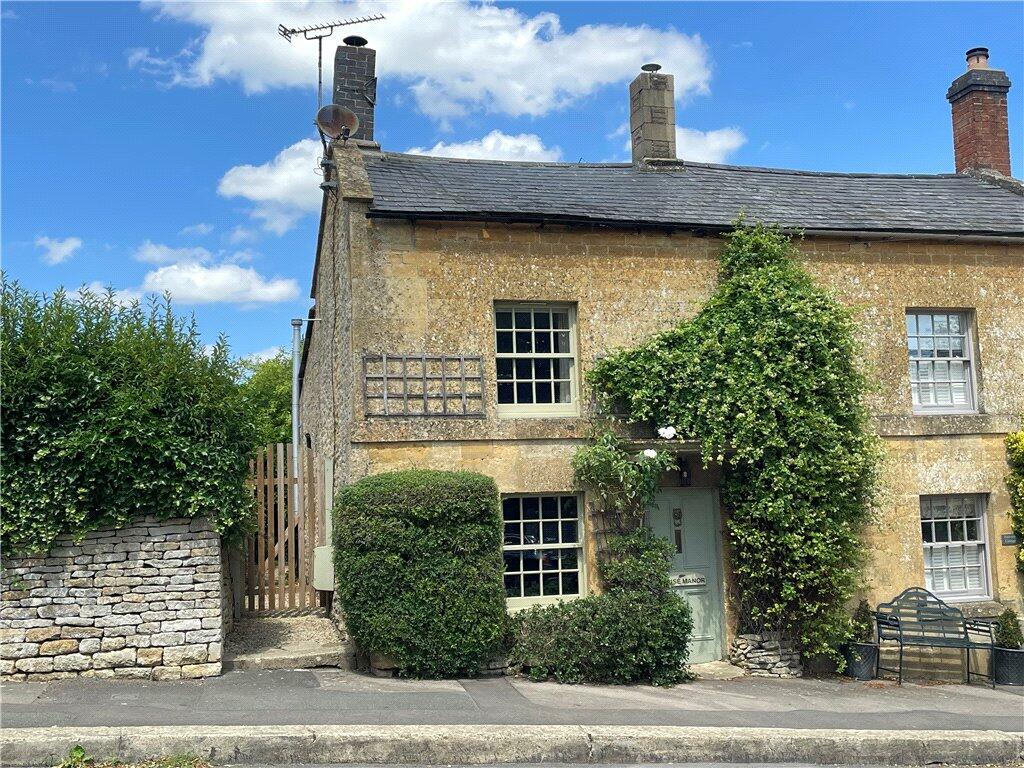 2 bedroom end of terrace house for sale in School Square, Longborough