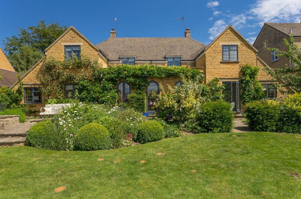 4 bedroom detached house for sale in Plum Tree House, Paxford