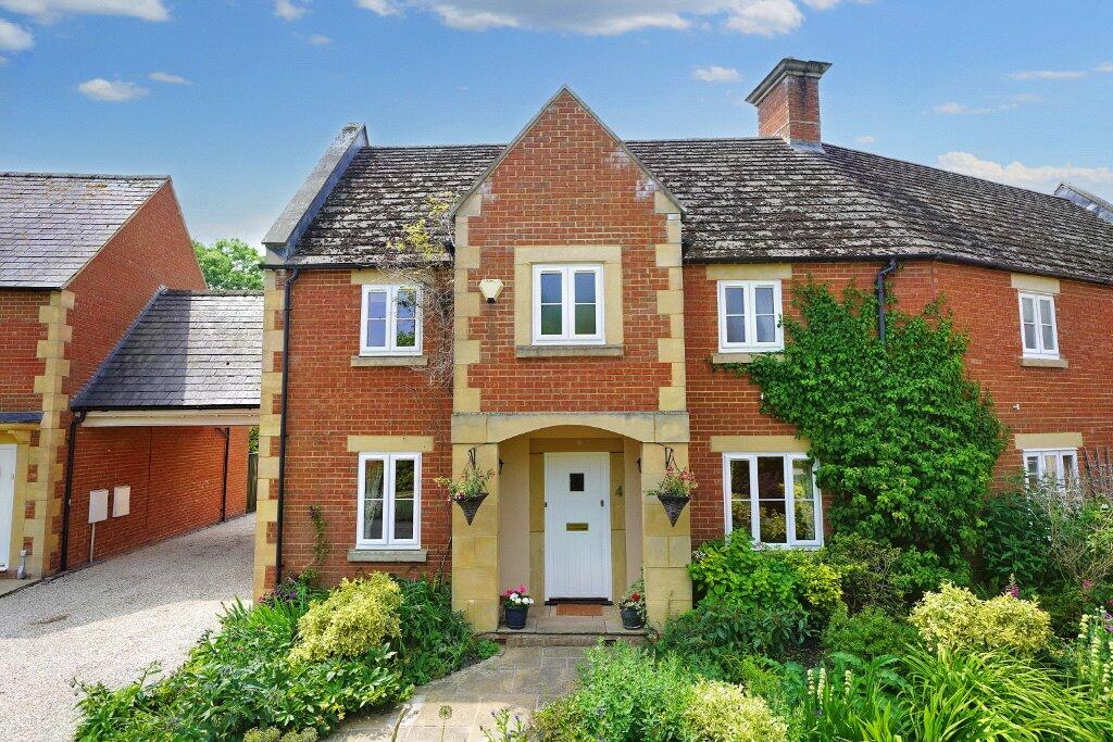 3 bedroom semidetached house for sale in Church Meadows, Toddington