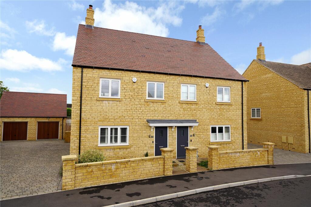 3 bedroom semidetached house for sale in Millet Way, Broadway