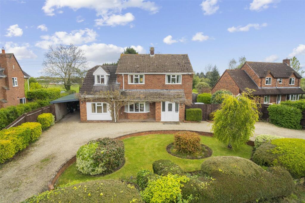 4 bedroom detached house for sale in Badsey Fields Lane, Badsey