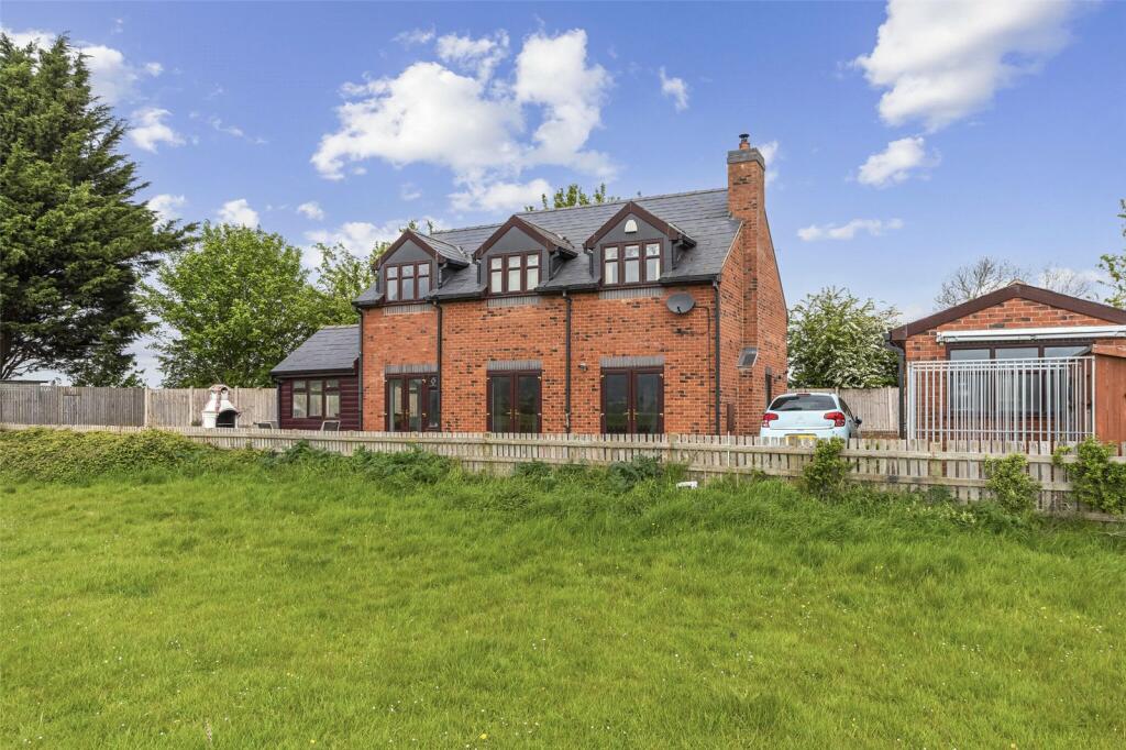 4 bedroom detached house for sale in Cheltenham Road, Beckford
