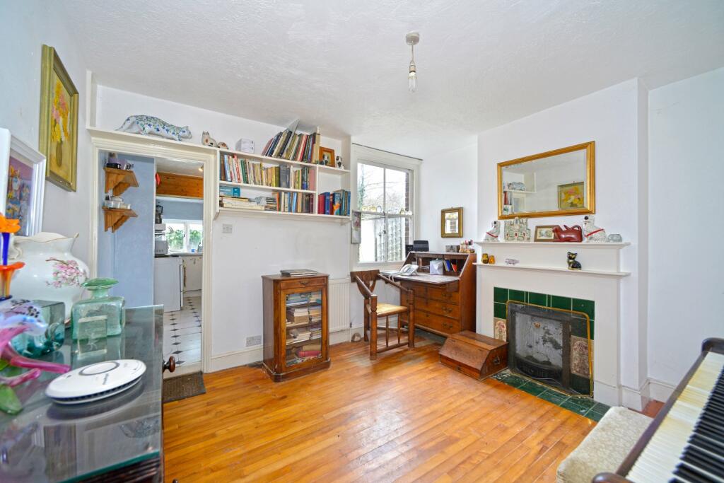 2 bedroom end of terrace house for sale in Chiddingfold, Godalming