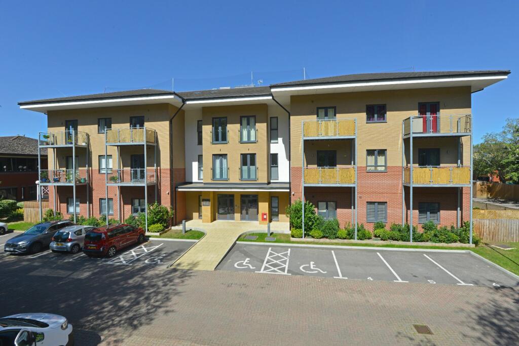 1 bedroom flat for sale in Heron House, Weyside Park, Catteshall Lane
