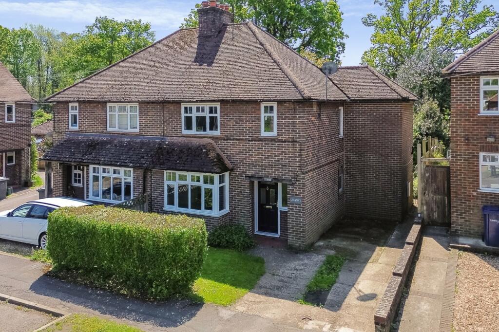 3 bedroom semidetached house for sale in Heathview Road, Milford