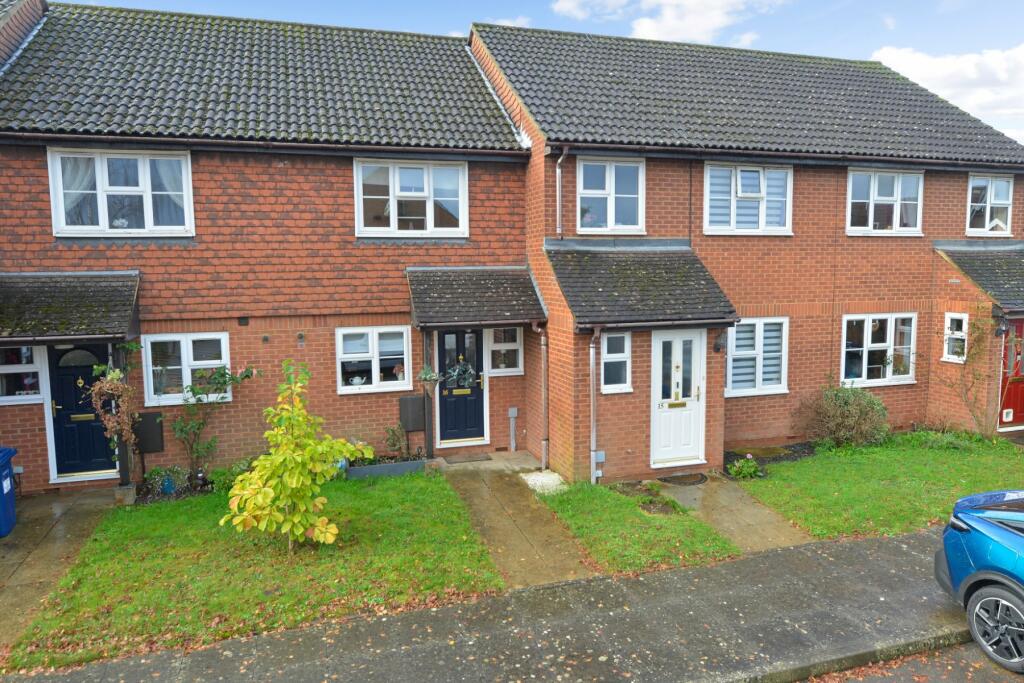 2 bedroom terraced house for sale in Elizabeth Court, Surrey