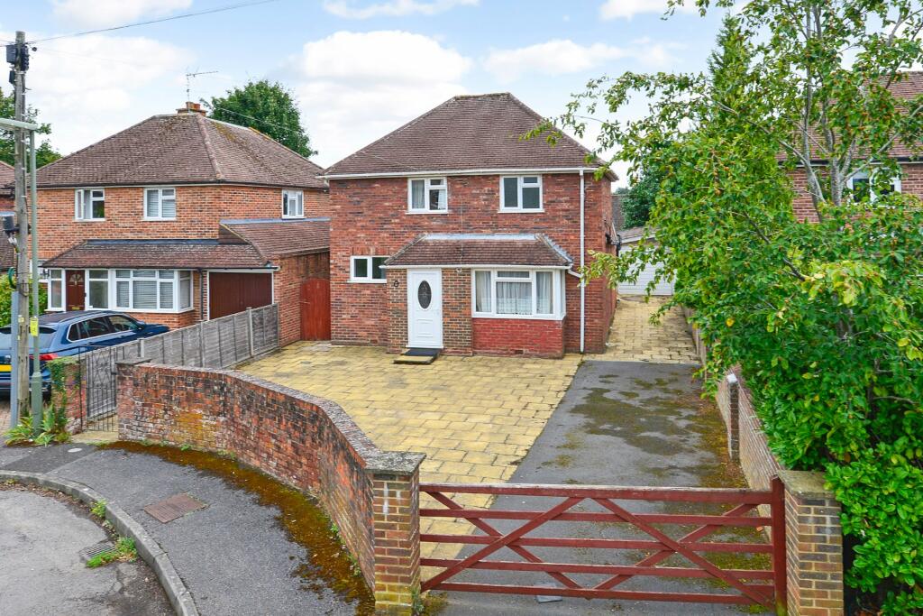 3 bedroom detached house for sale in Seymour Road, Godalming, Surrey, GU7
