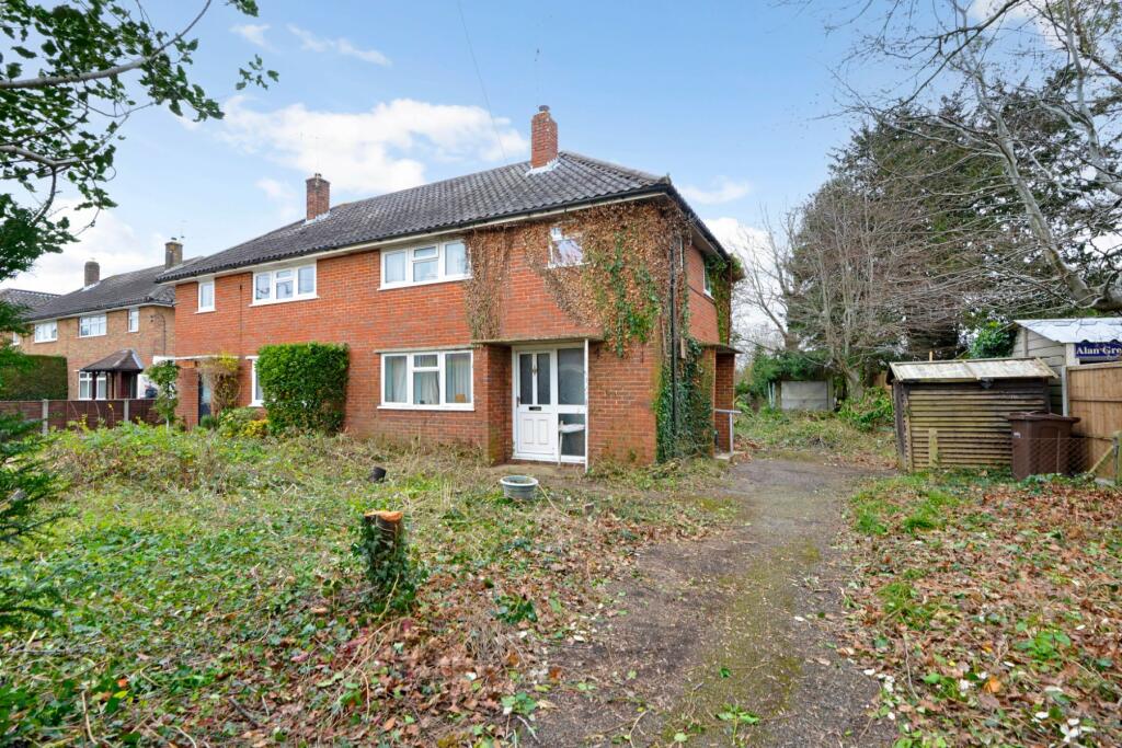 3 bedroom semidetached house for sale in Milford Road, Elstead