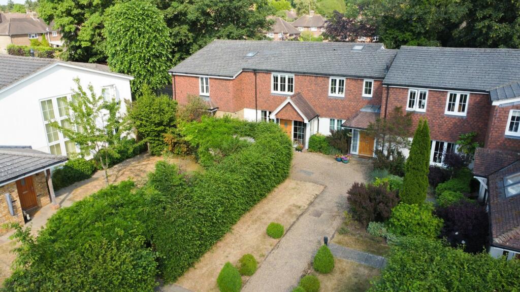2 bedroom flat for sale in Church View Close, Elstead, Surrey, GU8
