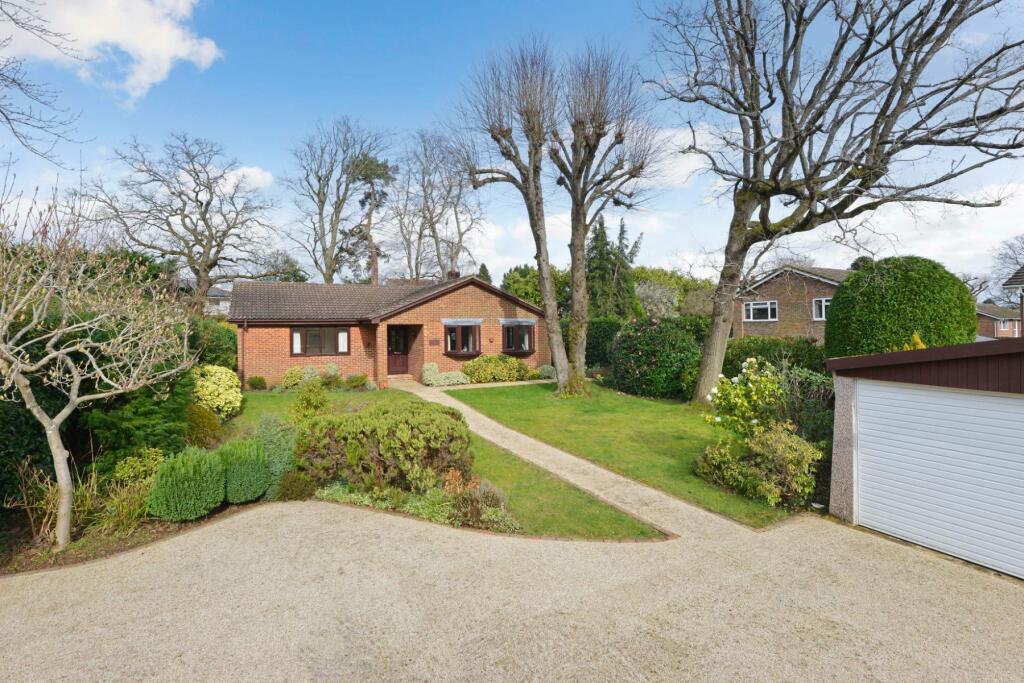 3 bedroom bungalow for sale in Ashstead Lane, Godalming, Surrey, GU7