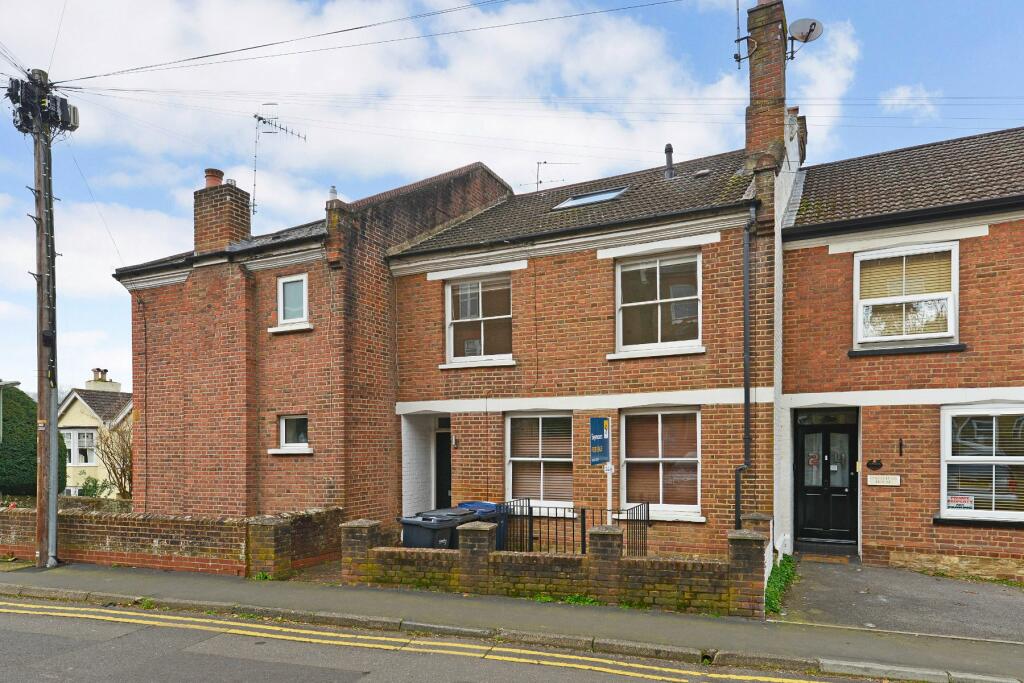 2 bedroom for sale in Croft Road, Godalming, Surrey, GU7