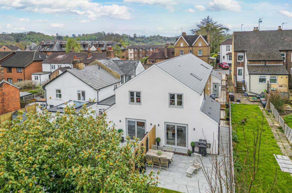 2 bedroom end of terrace house for sale in Kings Road,