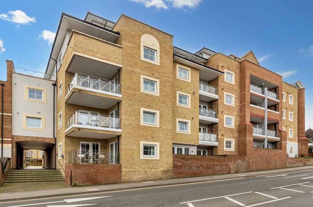 1 bedroom flat for sale in Flambard Way, Godalming, Surrey, GU7