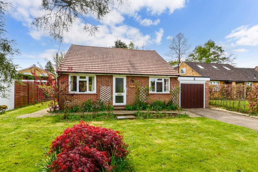 2 bedroom bungalow for sale in Green Lane, Milford, Godalming, Surrey, GU8