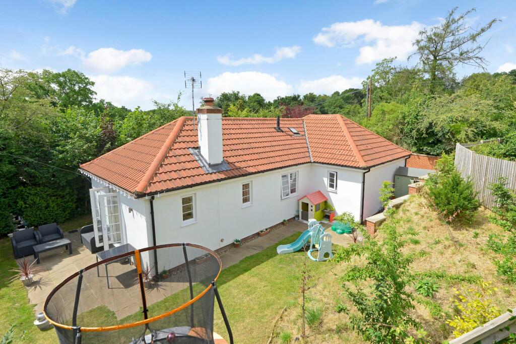 2 bedroom bungalow for sale in Primrose Ridge, Godalming, Surrey, GU7