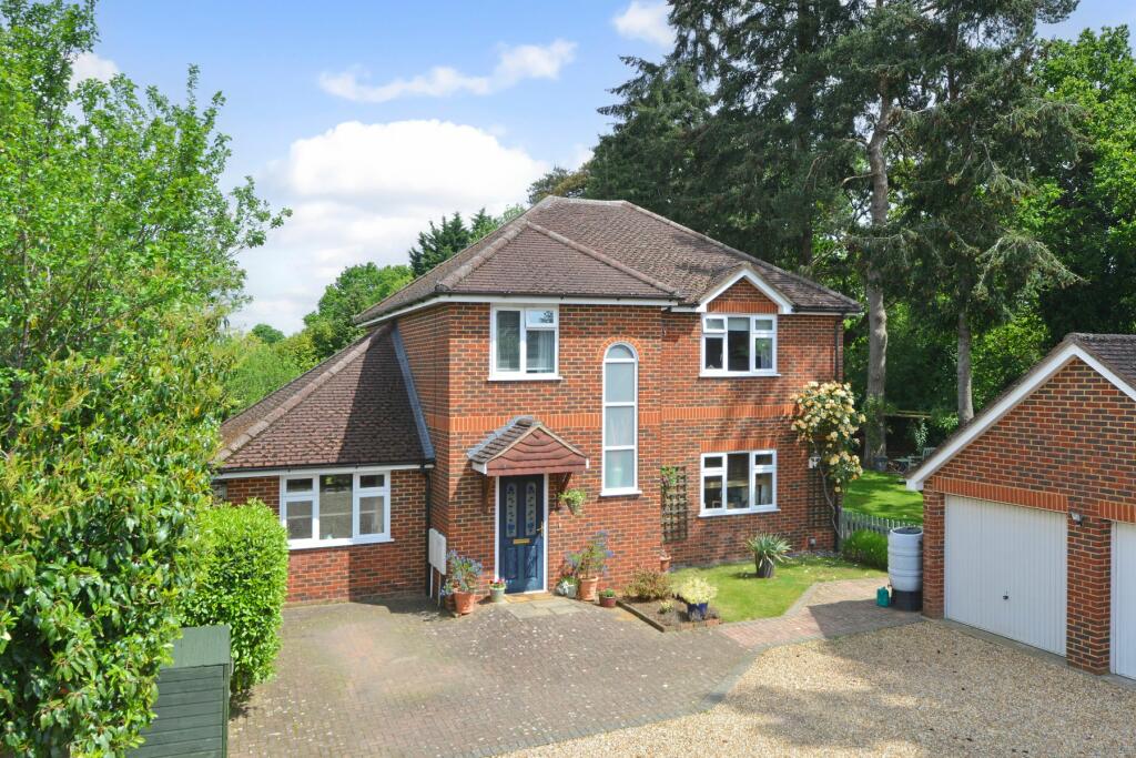 4 bedroom detached house for sale in Manor Lea Close, Milford
