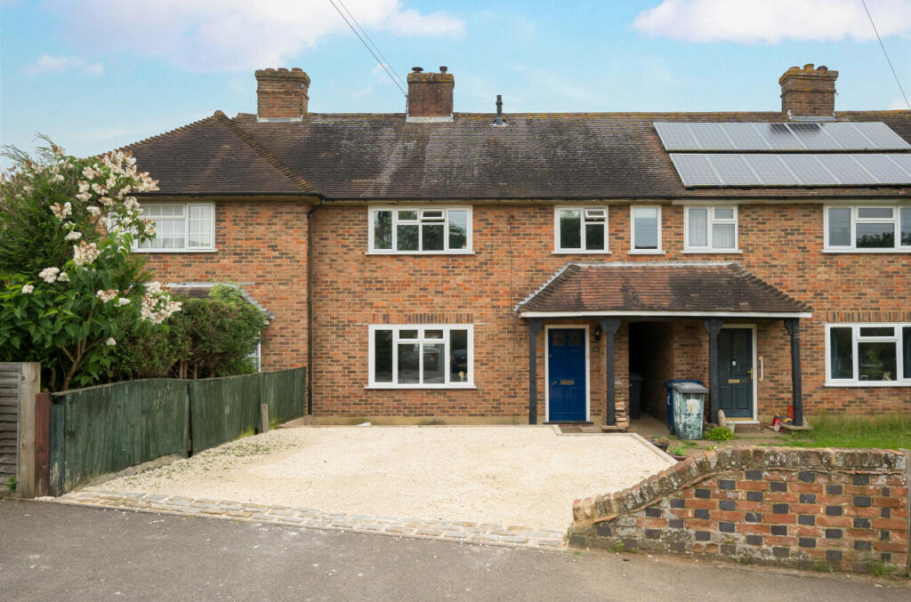 3 bedroom terraced house for sale in Crescent, Godalming, GU7