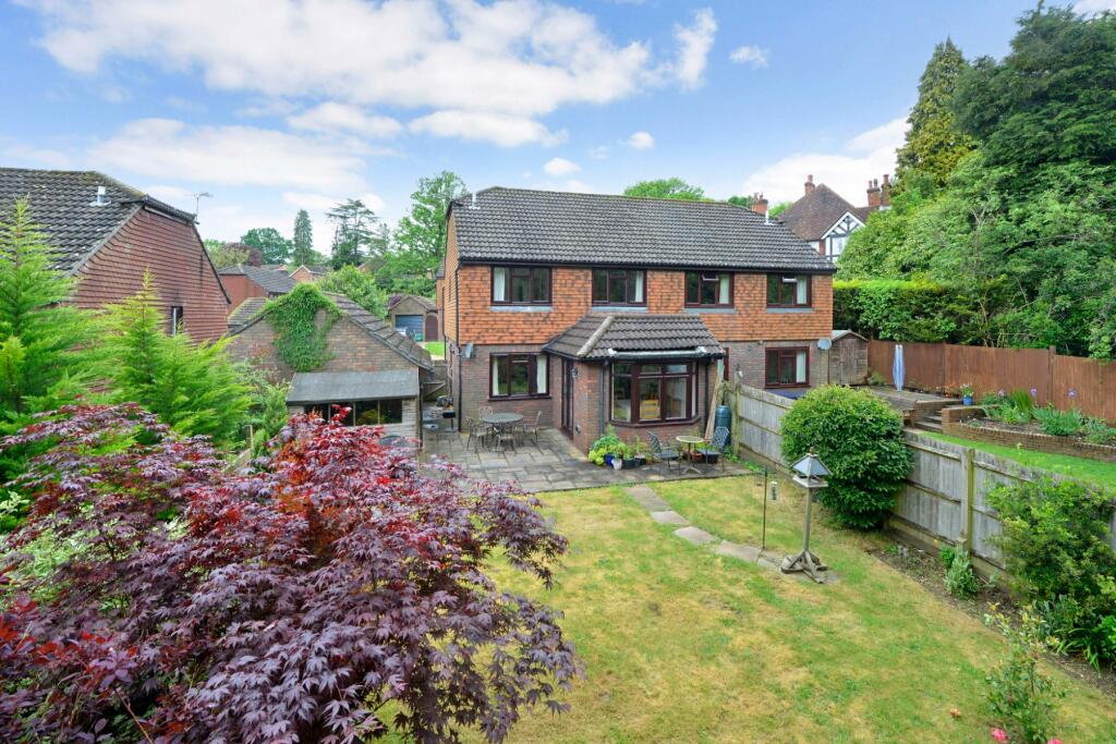4 bedroom semidetached house for sale in Crofts Close, Chiddingfold