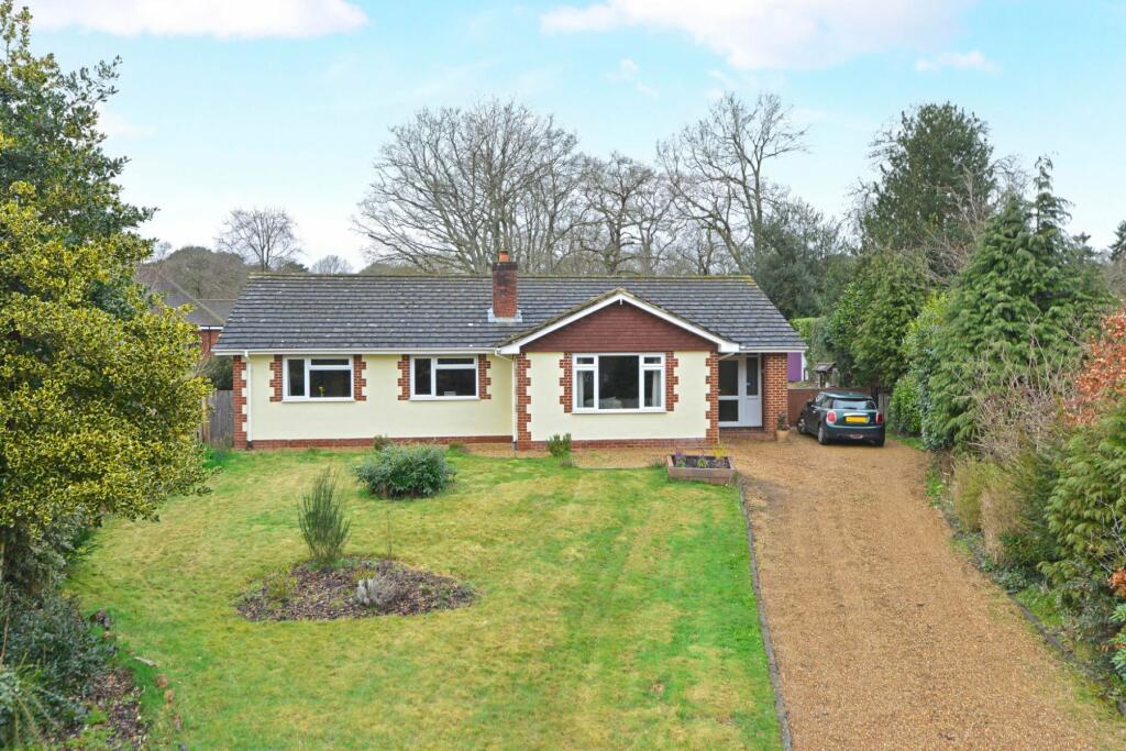 4 bedroom bungalow for sale in Gasden Copse, Witley, Godalming, Surrey, GU8