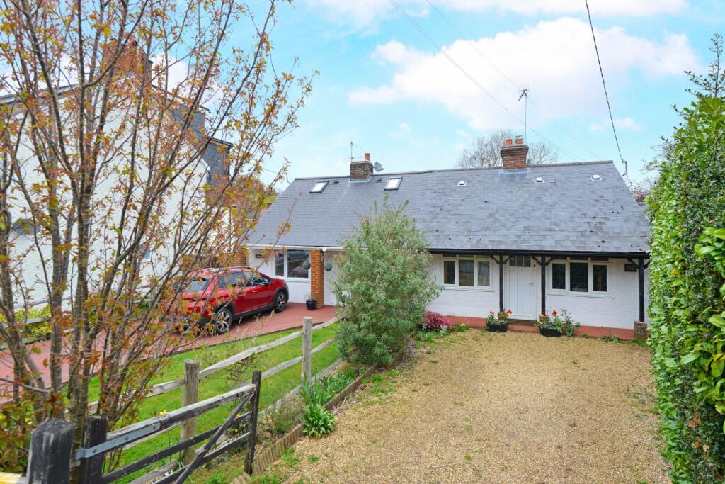 2 bedroom bungalow for sale in Gasden Lane, Witley, Surrey, GU8