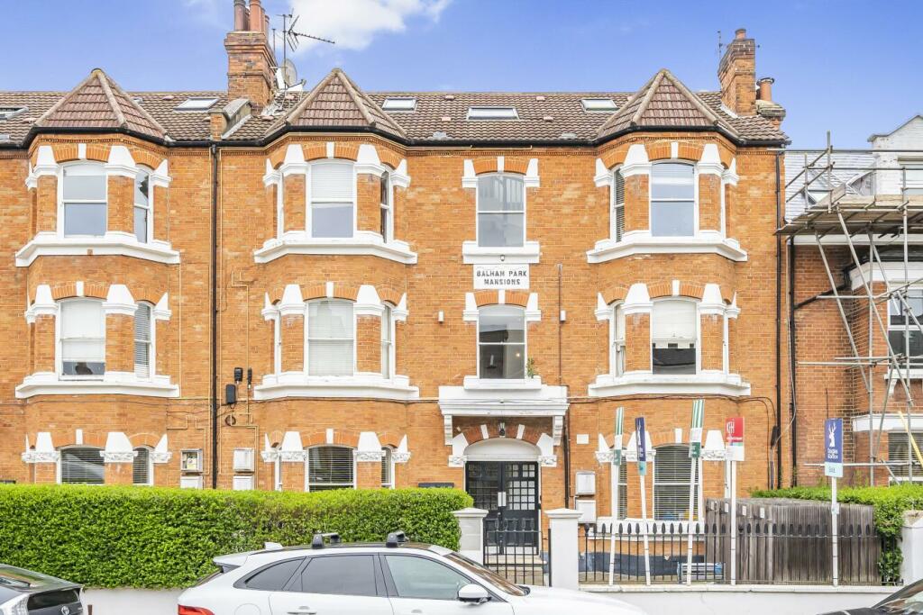 3 bedroom flat for sale in Balham Park Road, Balham, SW12