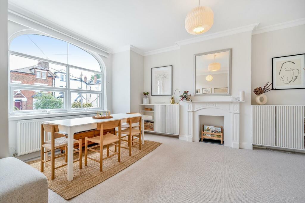 3 bedroom flat for sale in Fontenoy Road, Balham, SW12