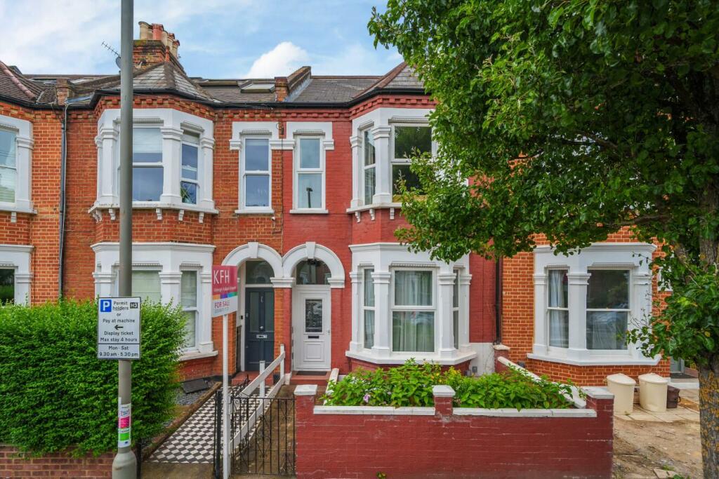 3 bedroom terraced house for sale in Ormeley Road, Balham, SW12