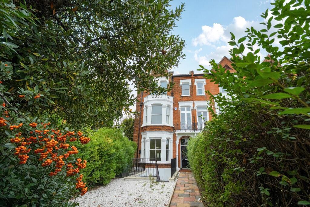 Main image of property: Clapham Common North Side, London, SW4